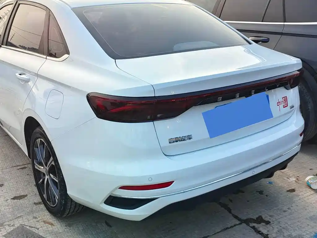Geely Emgrand 2022