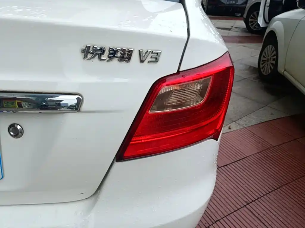 Changan Yuexiang V3 2018 — фото 8