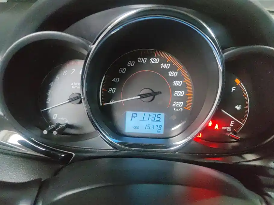 Toyota Yaris L 2023 — фото 14