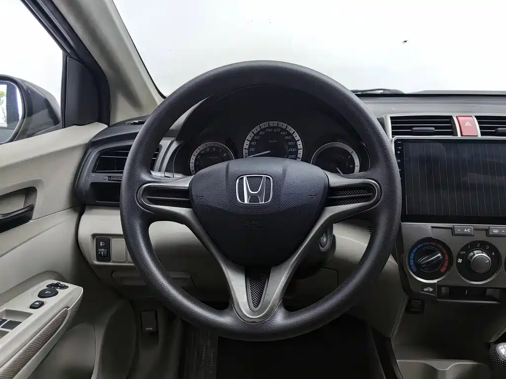 Honda City Classic 2015 — фото 11