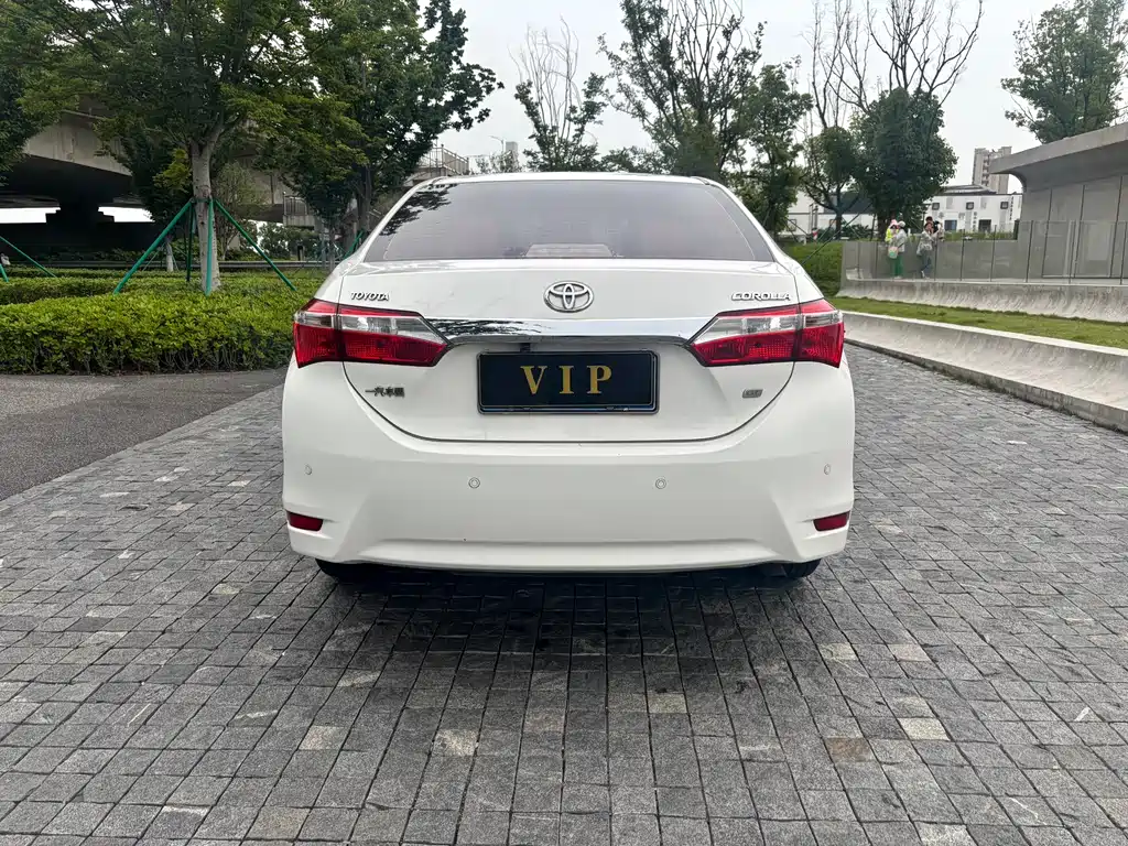 Toyota Corolla 2015 — фото 10