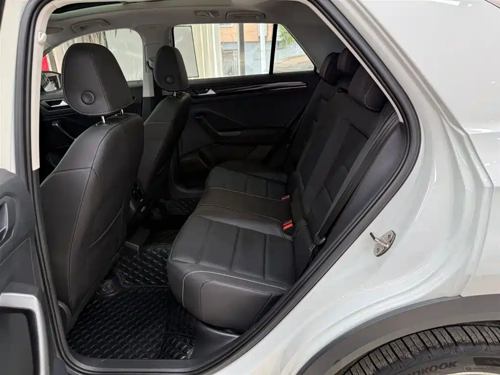Volkswagen T-Roc 2023 — фото 18