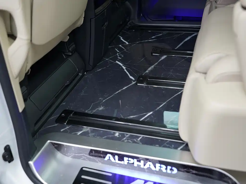 Toyota Alphard 2024 — фото 19