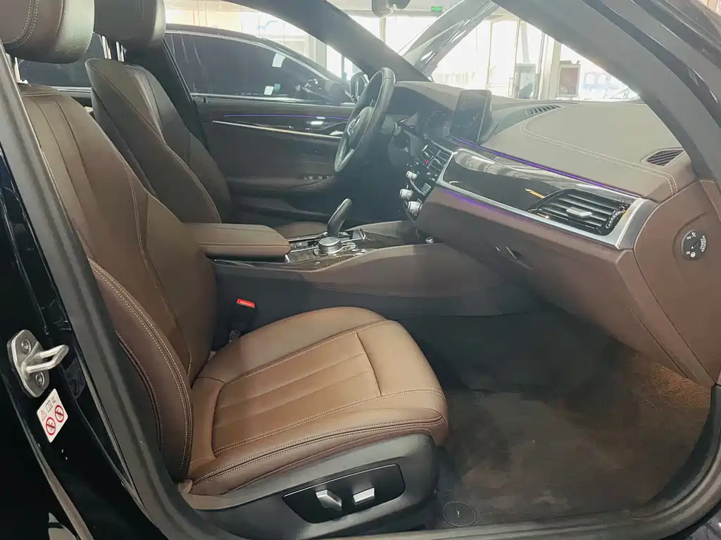 BMW 5 Series 2020 — фото 15