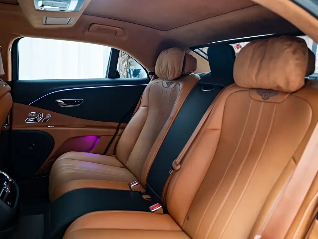 Bentley Flying Spur 2023 — фото 13
