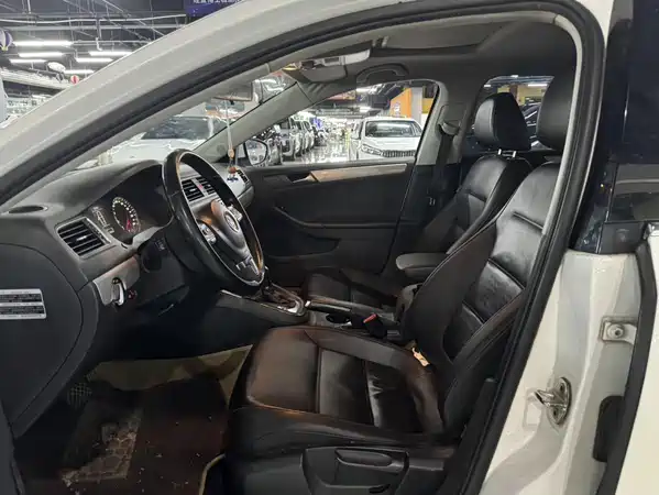 Volkswagen Sagitar 2014