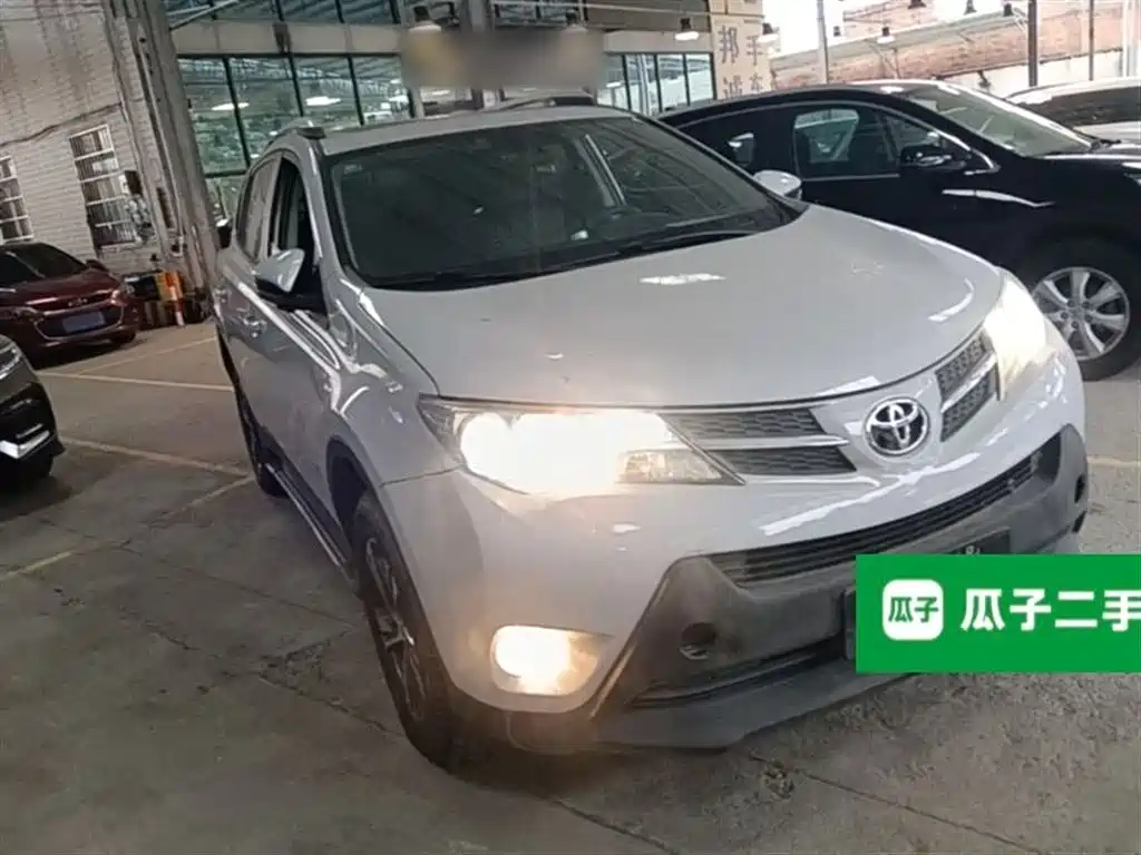 Toyota RAV4 2016 — фото 4