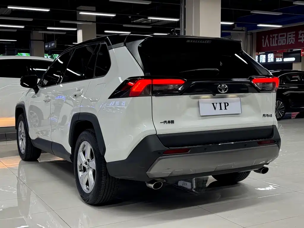 Toyota RAV4 2021 — фото 5