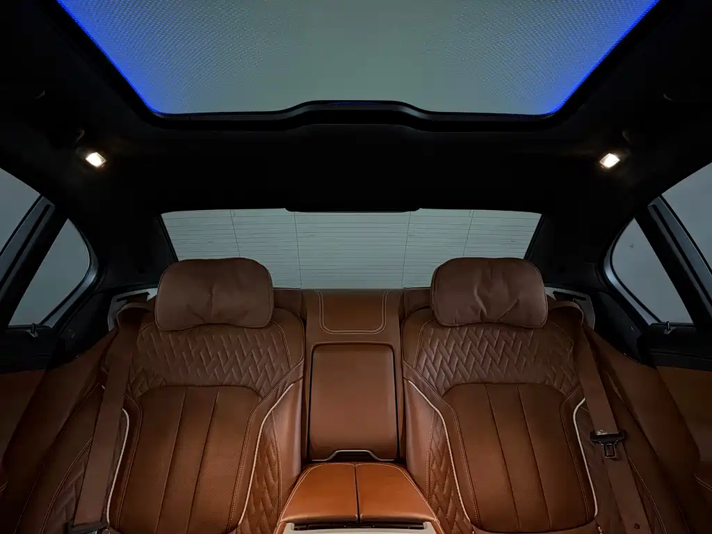 BMW 7 Series 2018 — фото 14