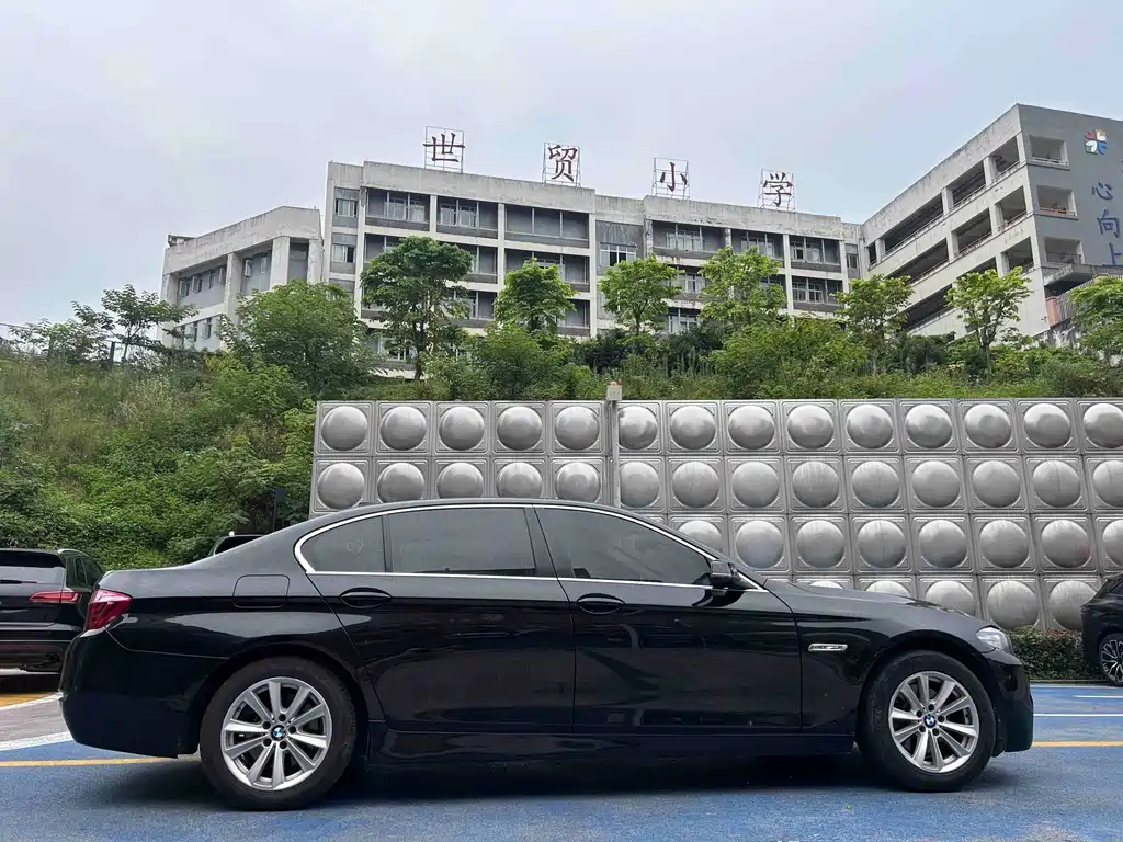 BMW 5 Series 2017 — фото 10