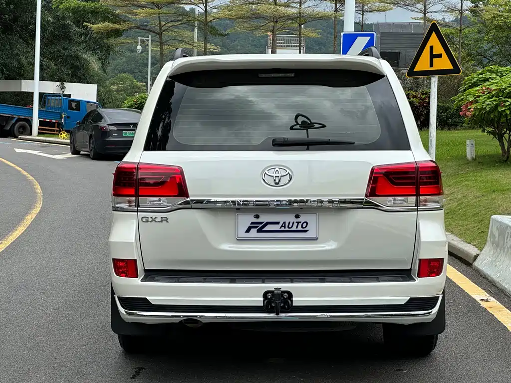 Toyota Land Cruiser 2018 — фото 6
