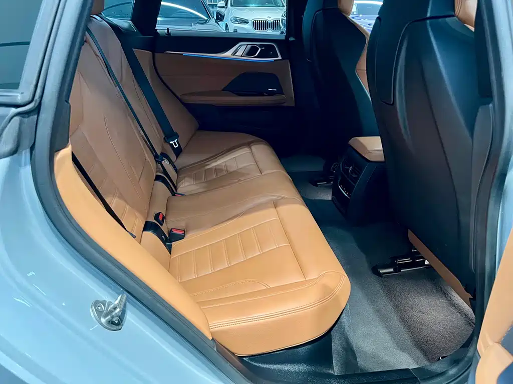 BMW i4 2023 — фото 13