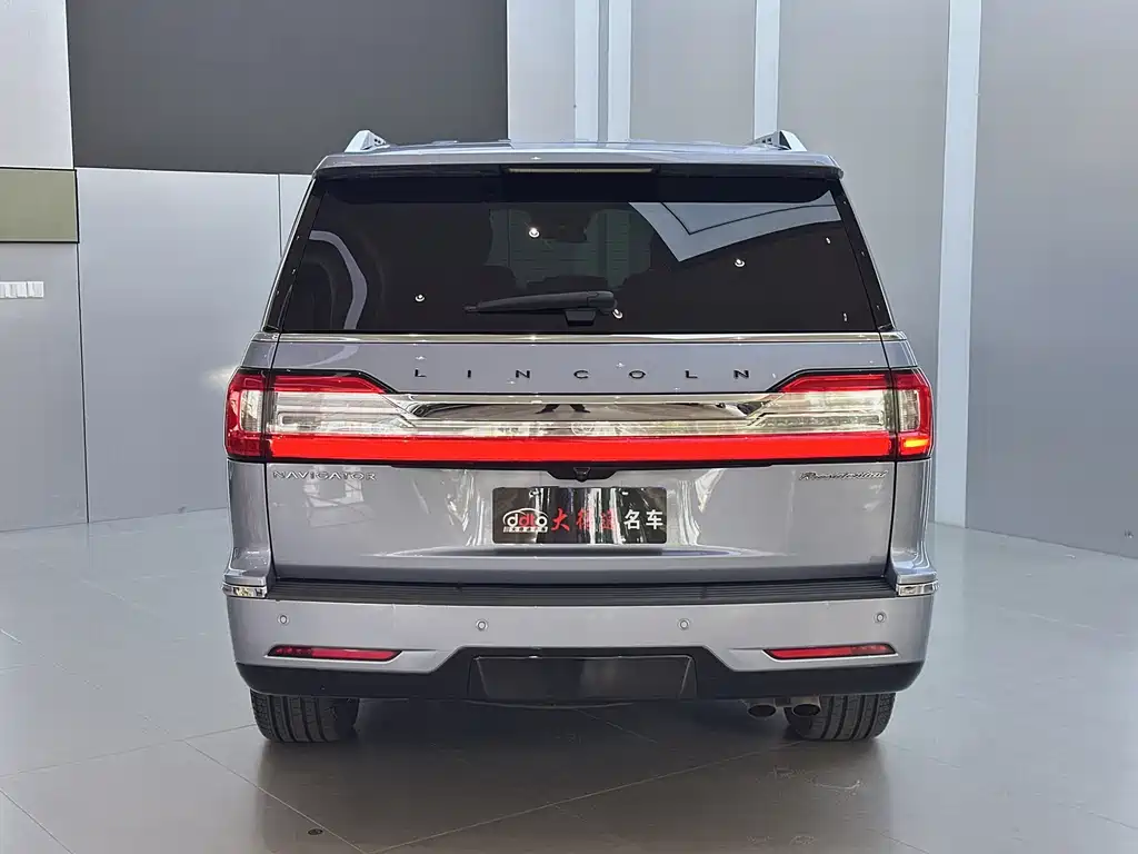 Lincoln Navigator 2022 — фото 23