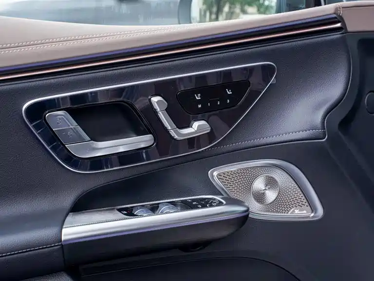 Mercedes-Benz EQE 2025 — фото 15