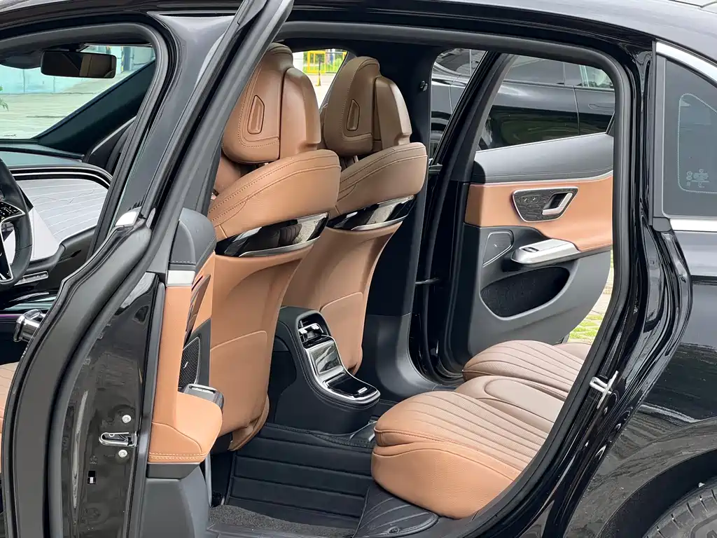 Mercedes-Benz E-Class 2025 — фото 11