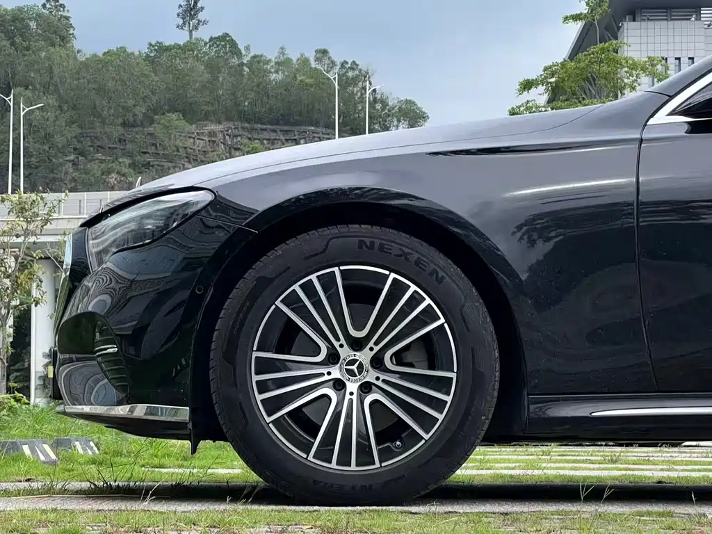 Mercedes-Benz E-Class 2025 — фото 9
