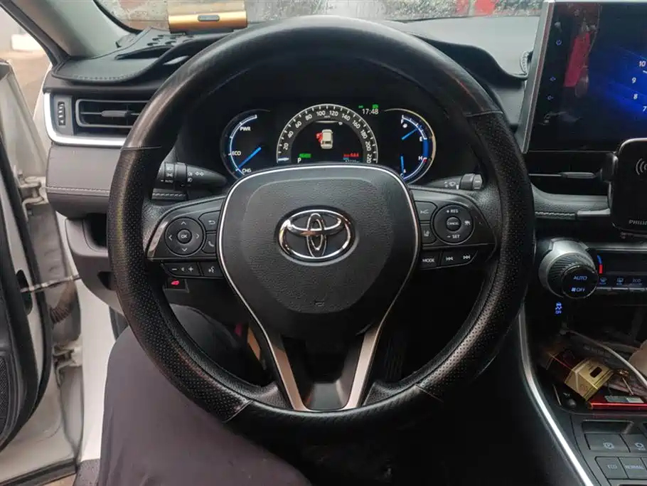 Toyota RAV4 2021 — фото 15