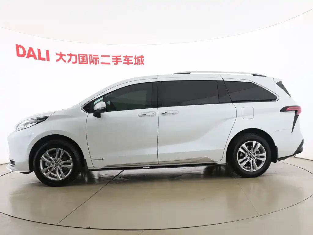 Toyota Sienna 2022 — фото 11