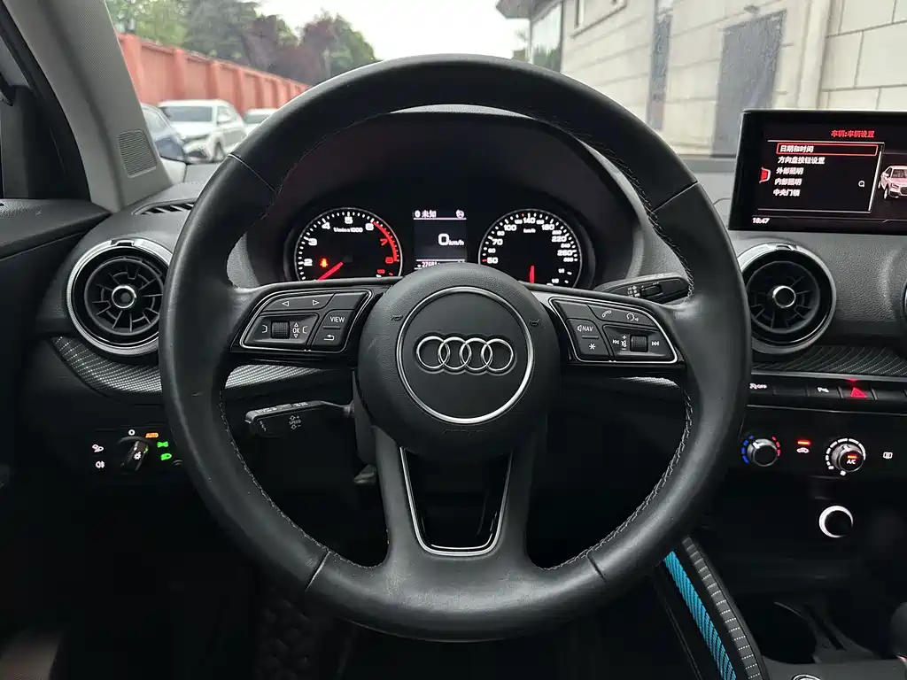 Audi Q2L 2023 — фото 10