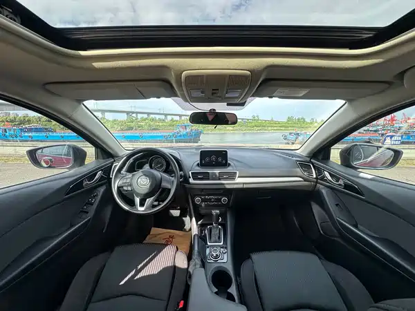 Mazda 3 Axela 2014
