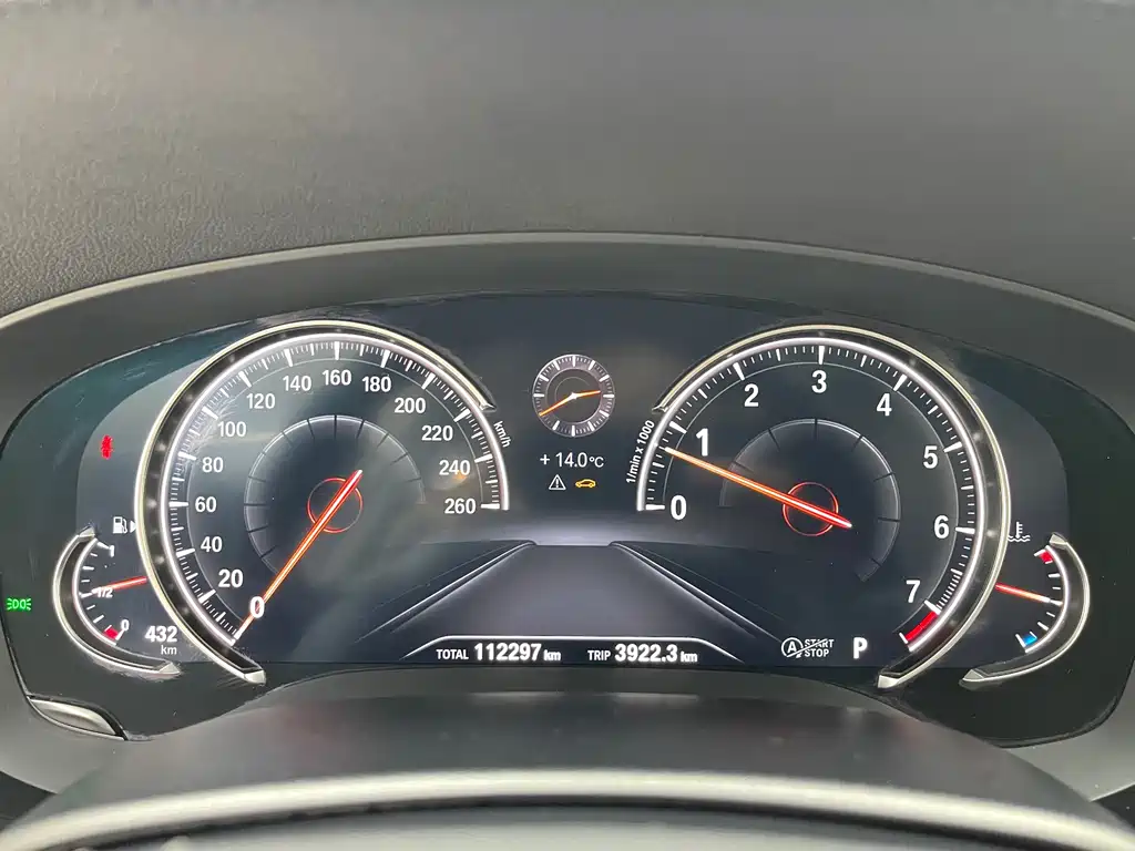 BMW 5 Series 2018 — фото 16