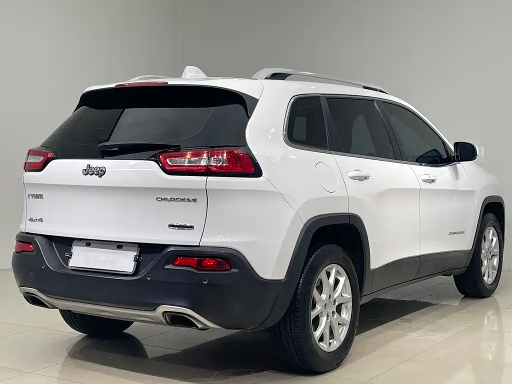 Jeep Cherokee 2017 — фото 7