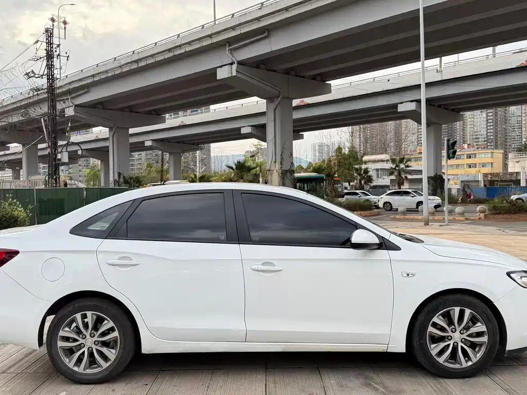 Buick Excelle 2023 — фото 10