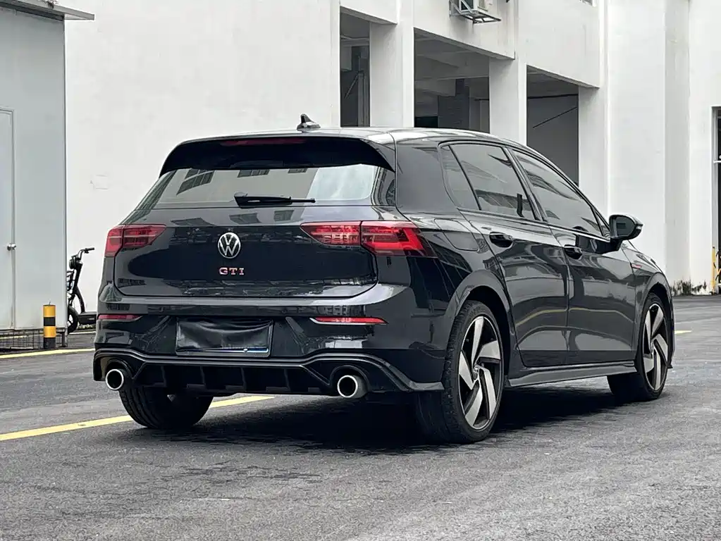 Volkswagen Golf GTI 2022 — фото 16