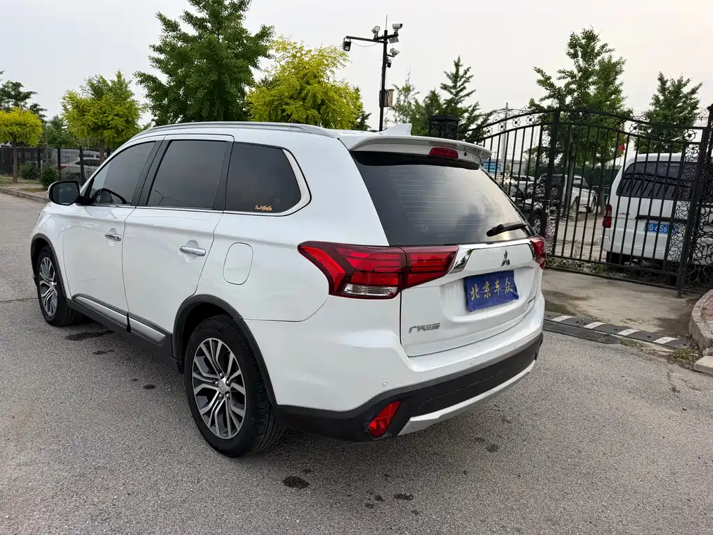 Mitsubishi Outlander 2018 — фото 7
