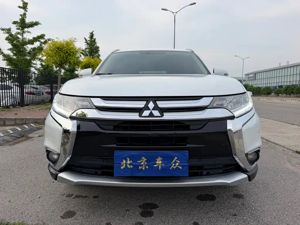 Mitsubishi Outlander 2018 — фото 35