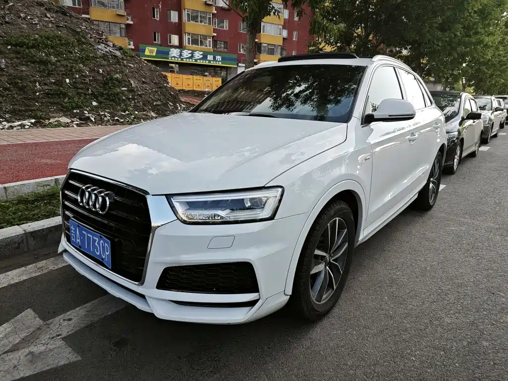Audi Q3 2018 — фото 1