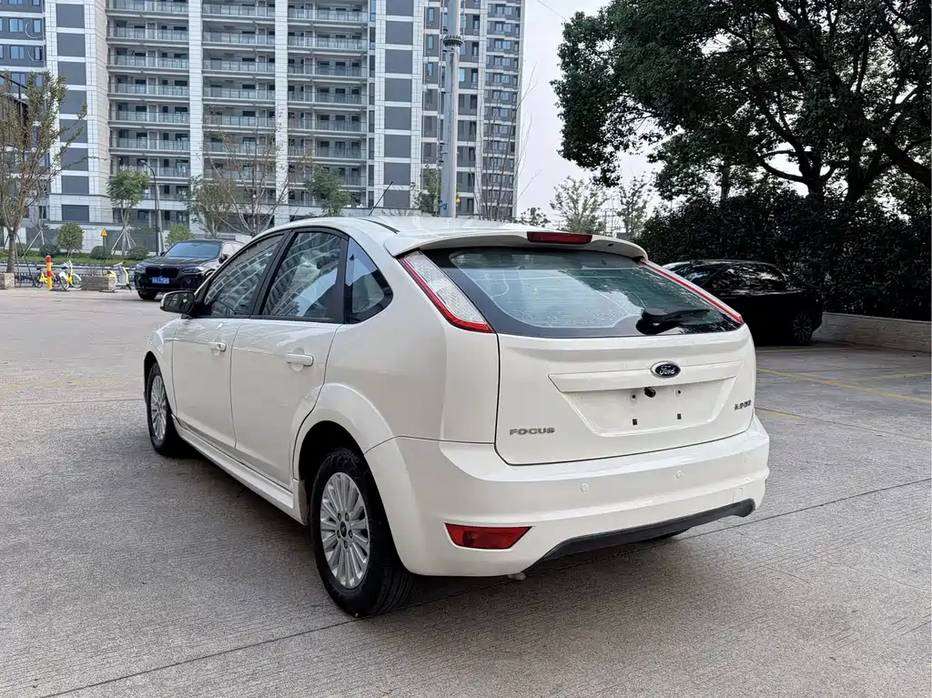 Ford Focus 2015 — фото 4