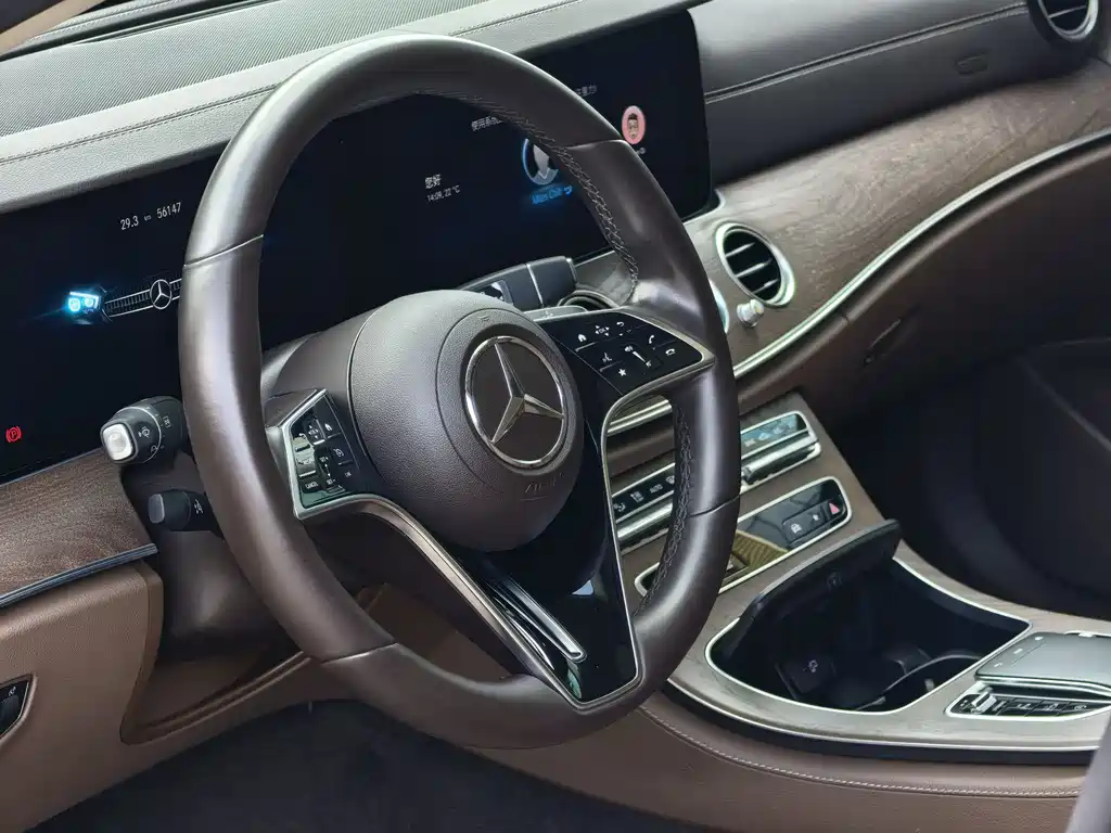 Mercedes-Benz E-Class 2021 — фото 15