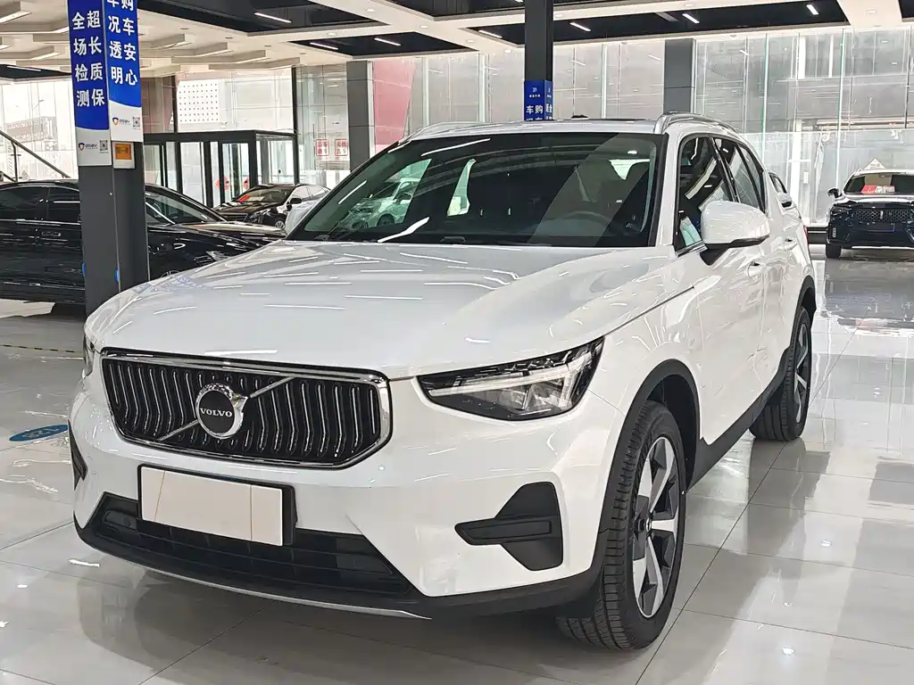 Volvo XC40 2024 — фото 1