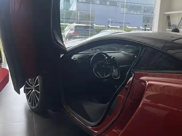 McLaren GT 2023