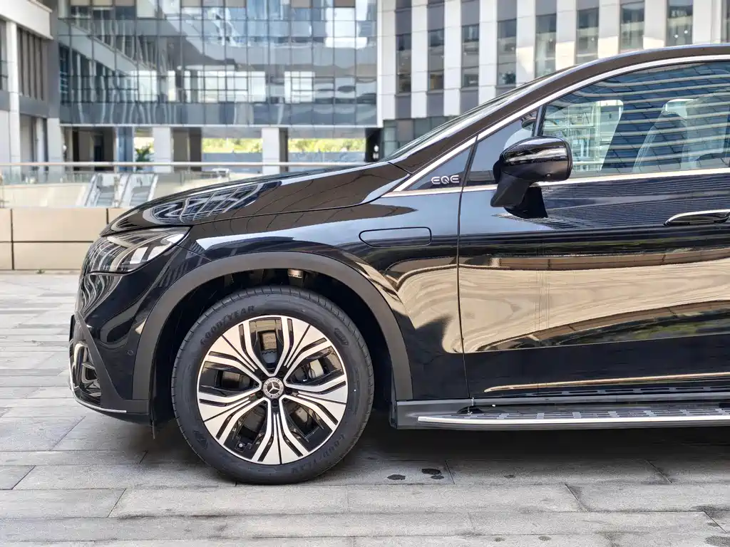 Mercedes-Benz EQE SUV 2025 — фото 23