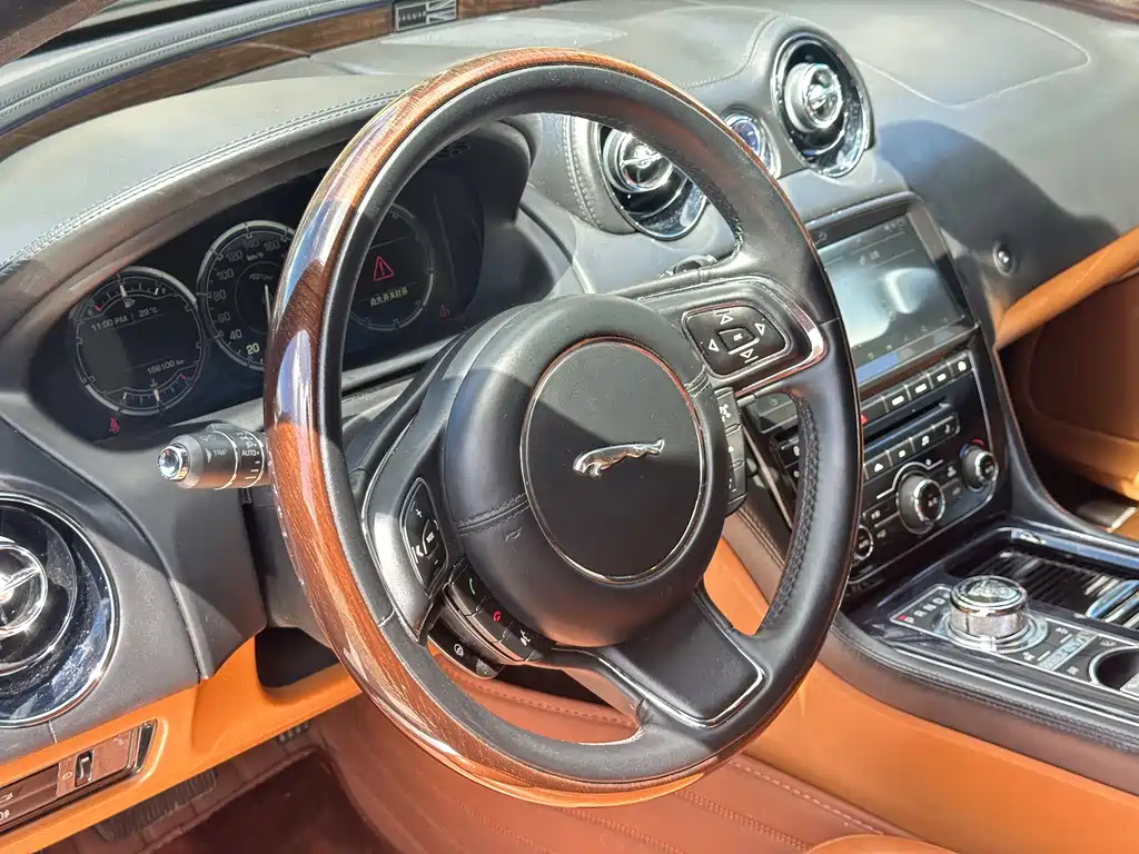 Jaguar XJ 2013 — фото 11