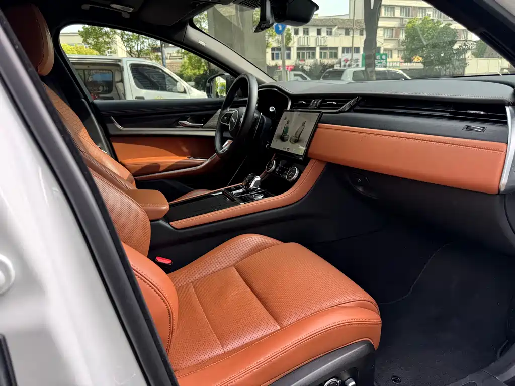Jaguar XFL 2024 — фото 15