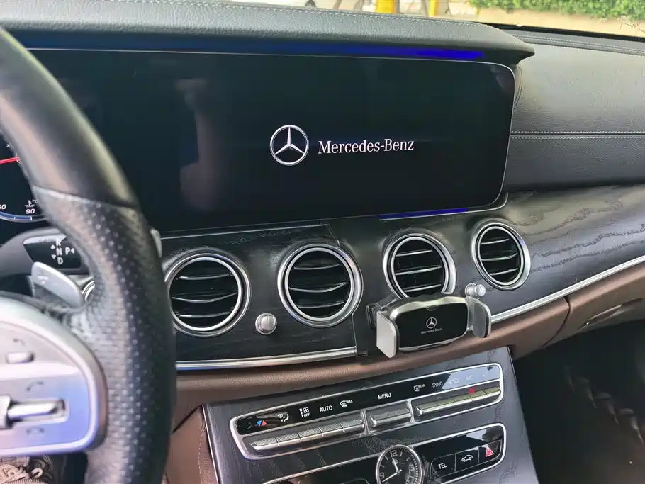 Mercedes-Benz E-Class 2019 — фото 13
