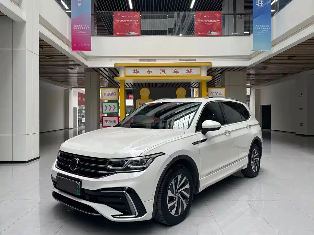 Volkswagen Tiguan L Plug-In Hybrid 2021 — фото 1
