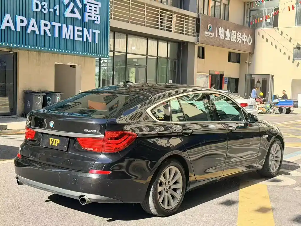 BMW 5 Series GT 2012 — фото 8
