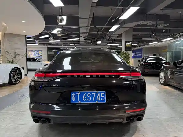 Porsche Panamera 2021