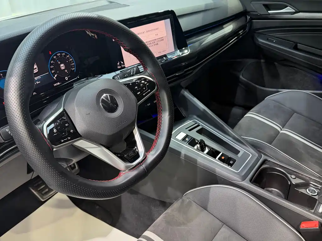 Volkswagen Golf 2024