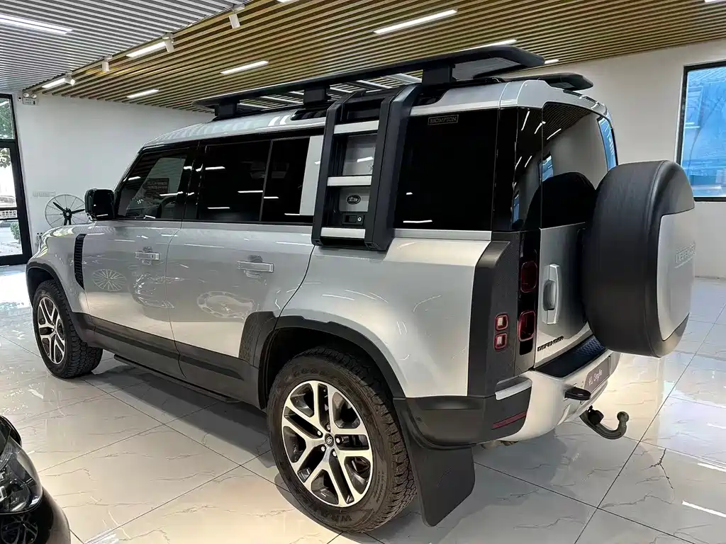 Land Rover Defender 2021 — фото 6