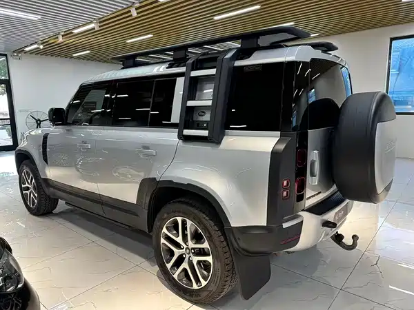 Land Rover Defender 2021