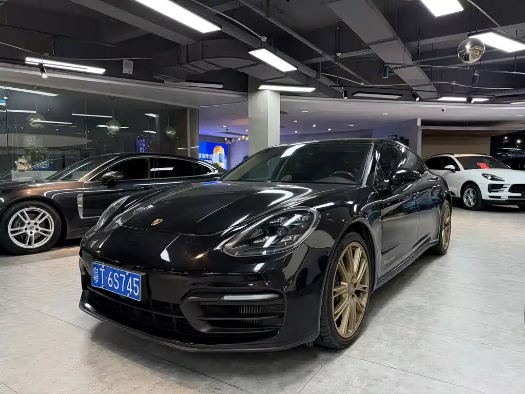 Porsche Panamera 2021 — фото 1