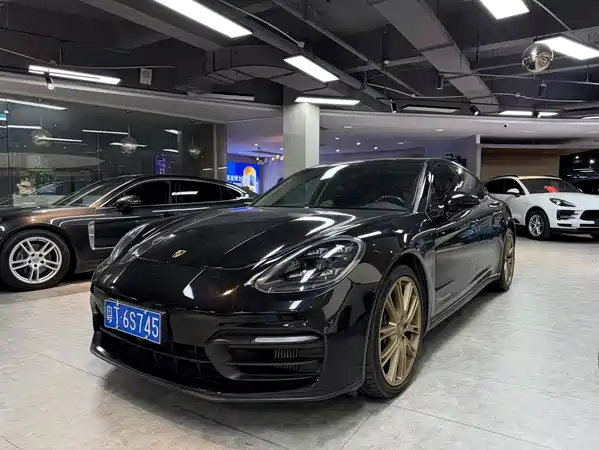 Porsche Panamera 2021