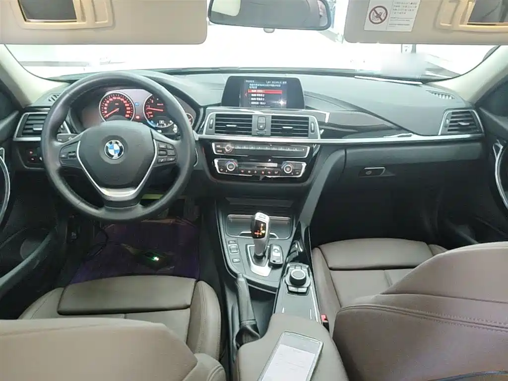 BMW 3 Series 2018 — фото 10