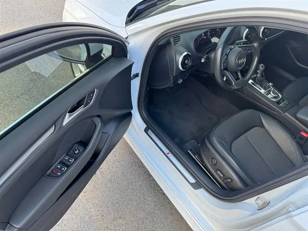 Audi A3 2018 — фото 11