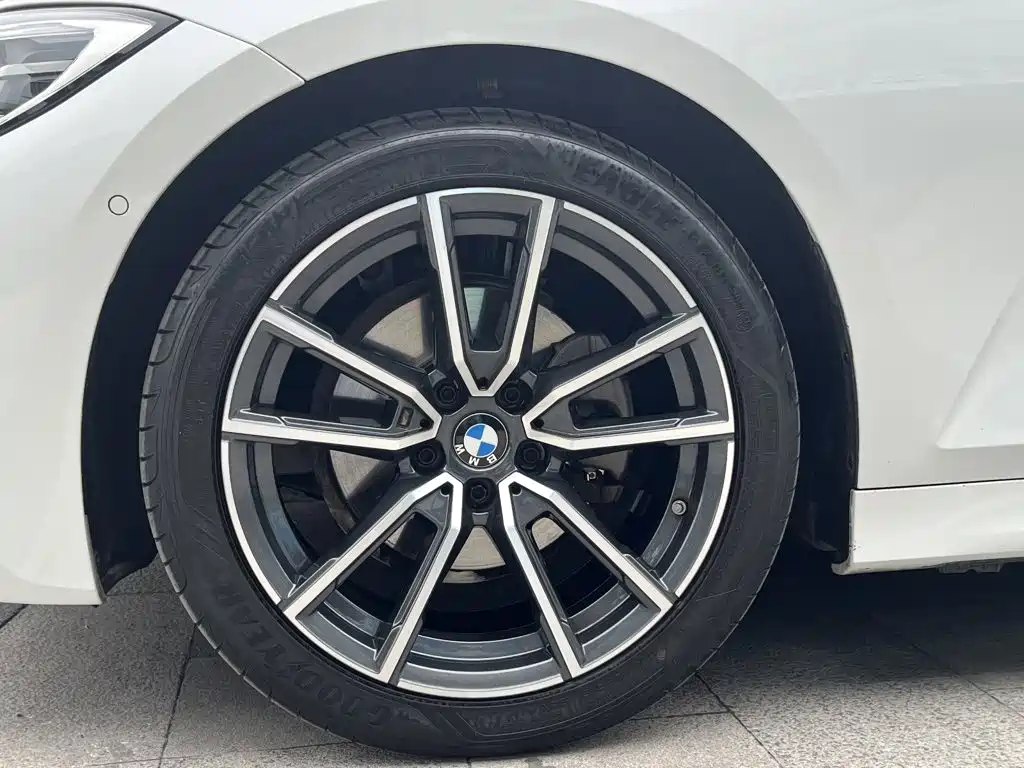 BMW 3 Series 2019 — фото 10